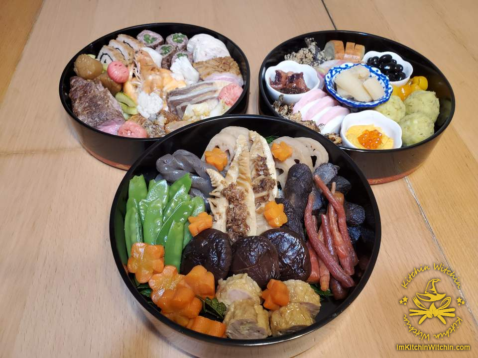 New Year Dish in 3 layers box Image / 三段のおせち 画像